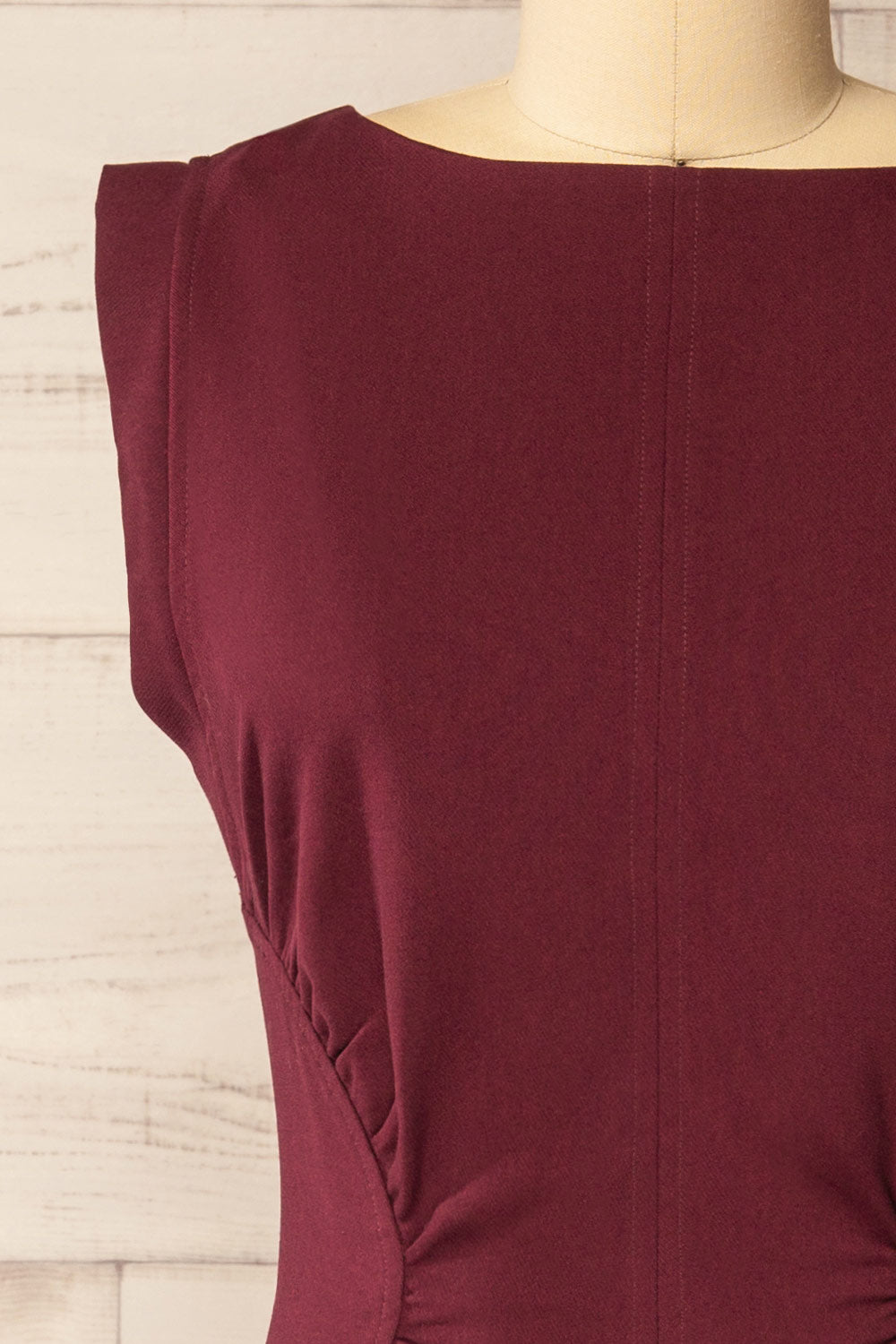 Nabua Short Sleeveless Burgundy Dress | La petite garçonne front