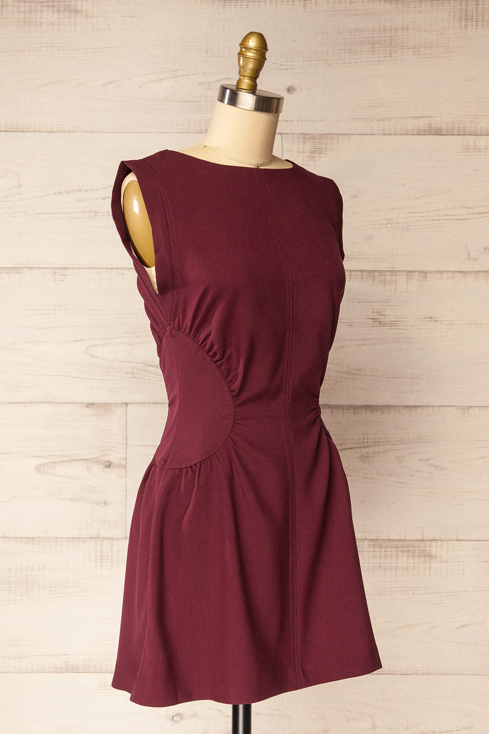 Nabua Short Sleeveless Burgundy Dress | La petite garçonne side view