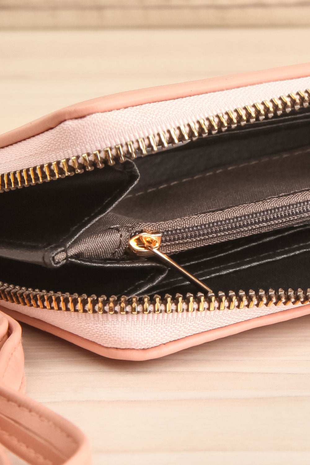 Naples Blush Faux-Leather Wallet | La petite garçonne open close-up