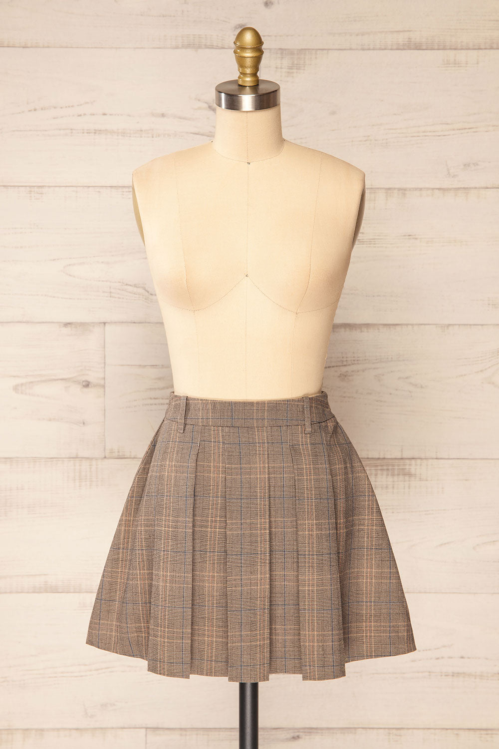 Narva Short Pleated Plaid Skirt | La petite garçonne front view