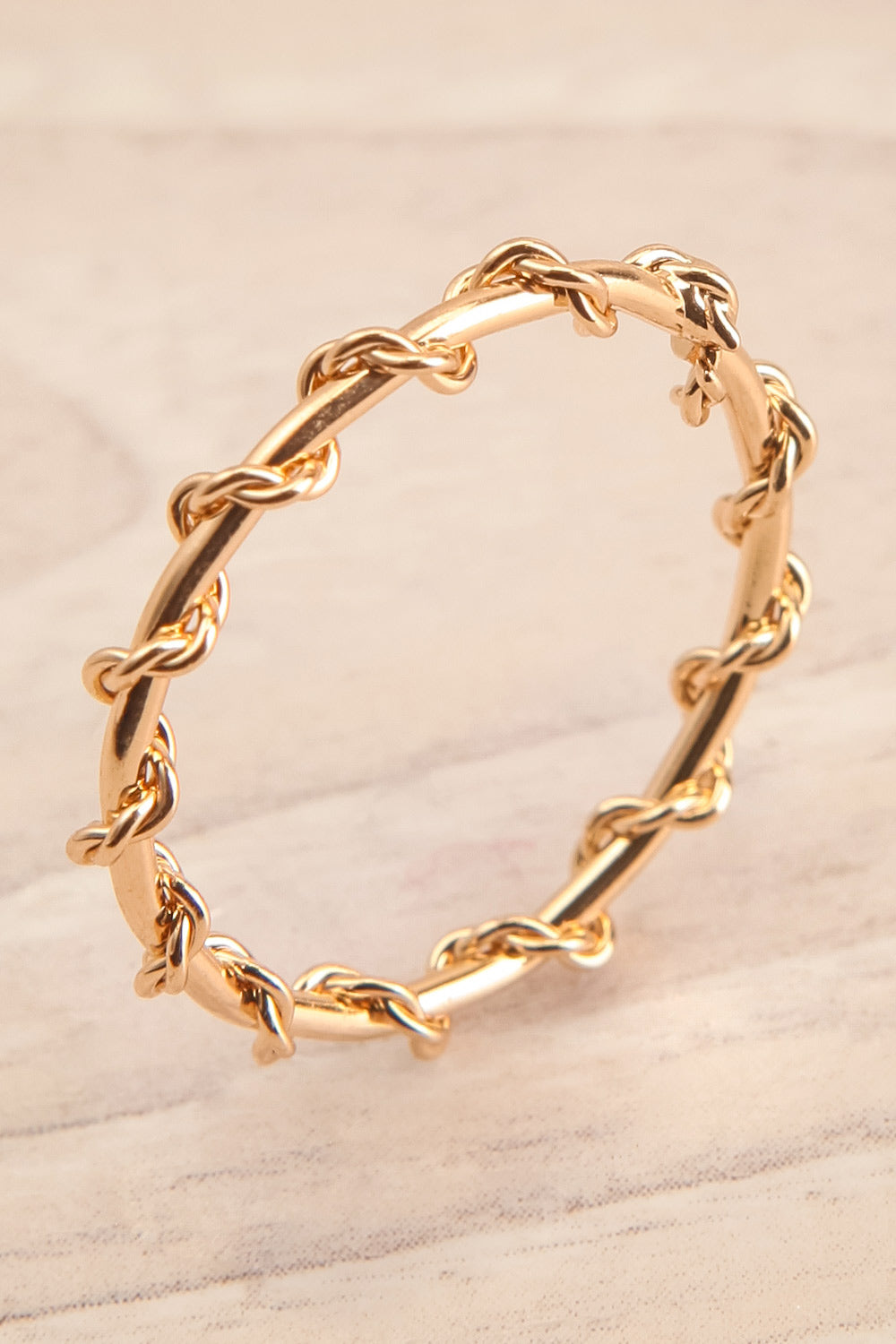 Nassau Set of 7 Assorted Golden Rings | La petite garçonne twist close-up