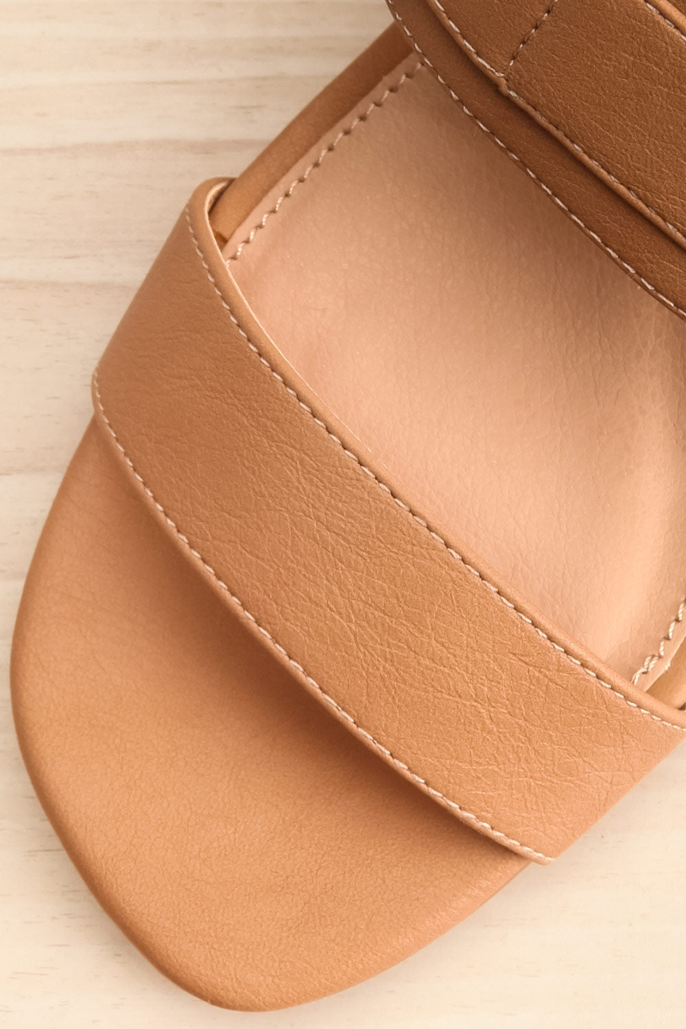 Nichola Brown Heeled Sandals | La petite garçonne flat close-up