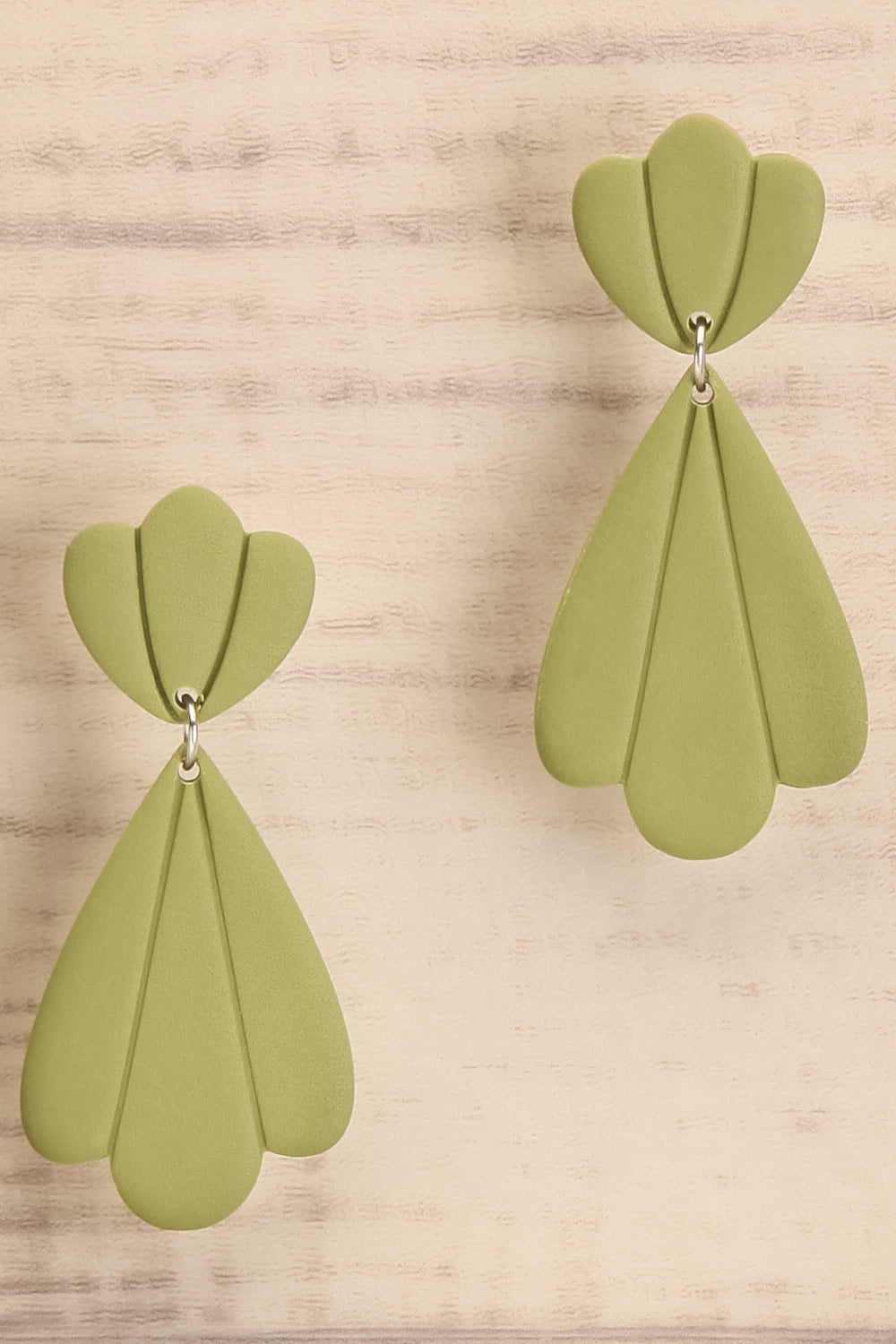 Nimbus Khaki Shell Pendant Earrings | La petite garçonne close-up