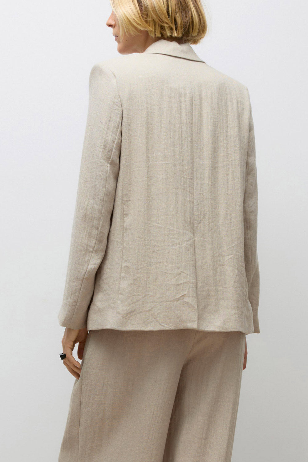 Norak Textured Beige Blazer | La petite garçonne back model