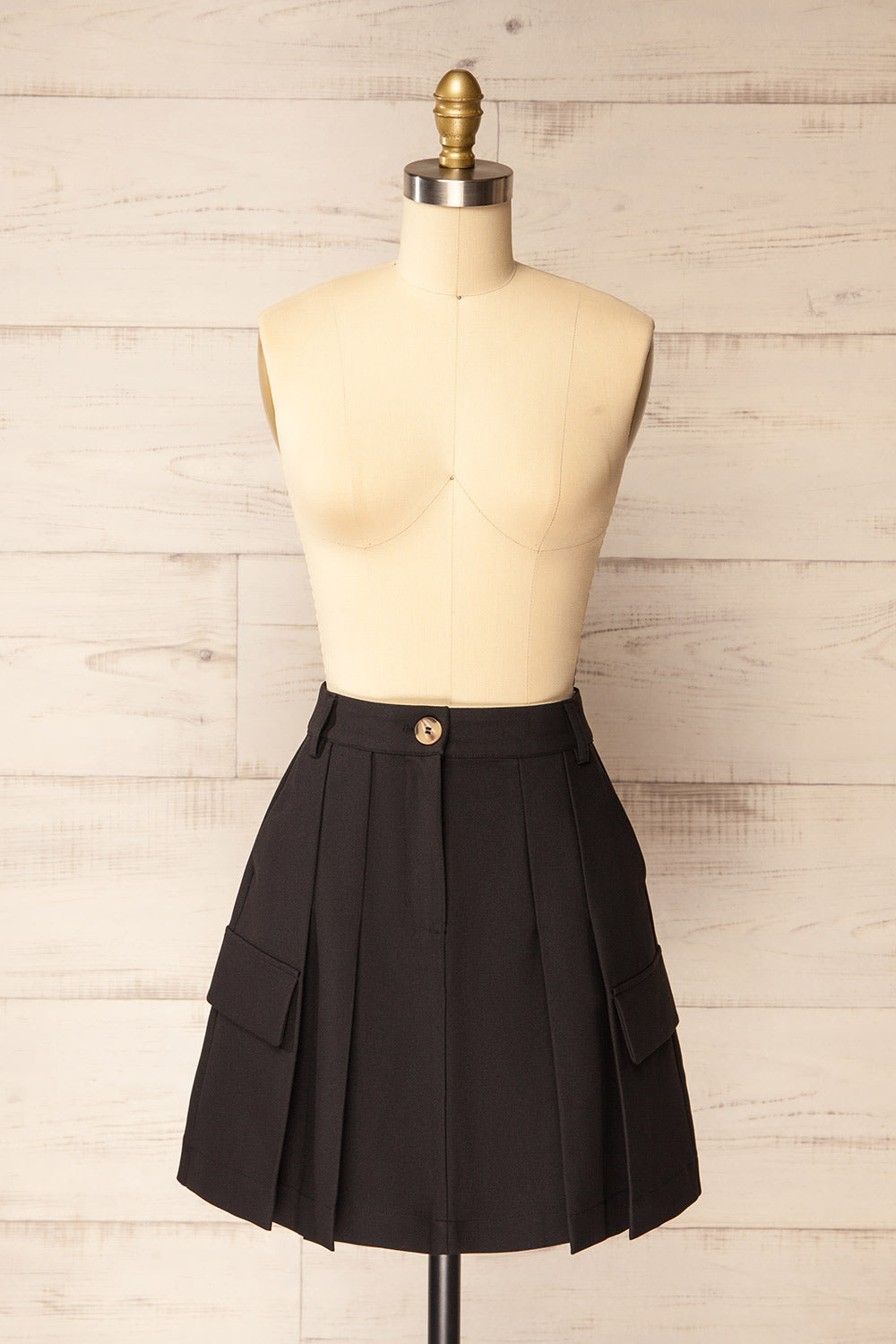 Norco Short Black Pleated Cargo Skirt | La petite garçonne front view