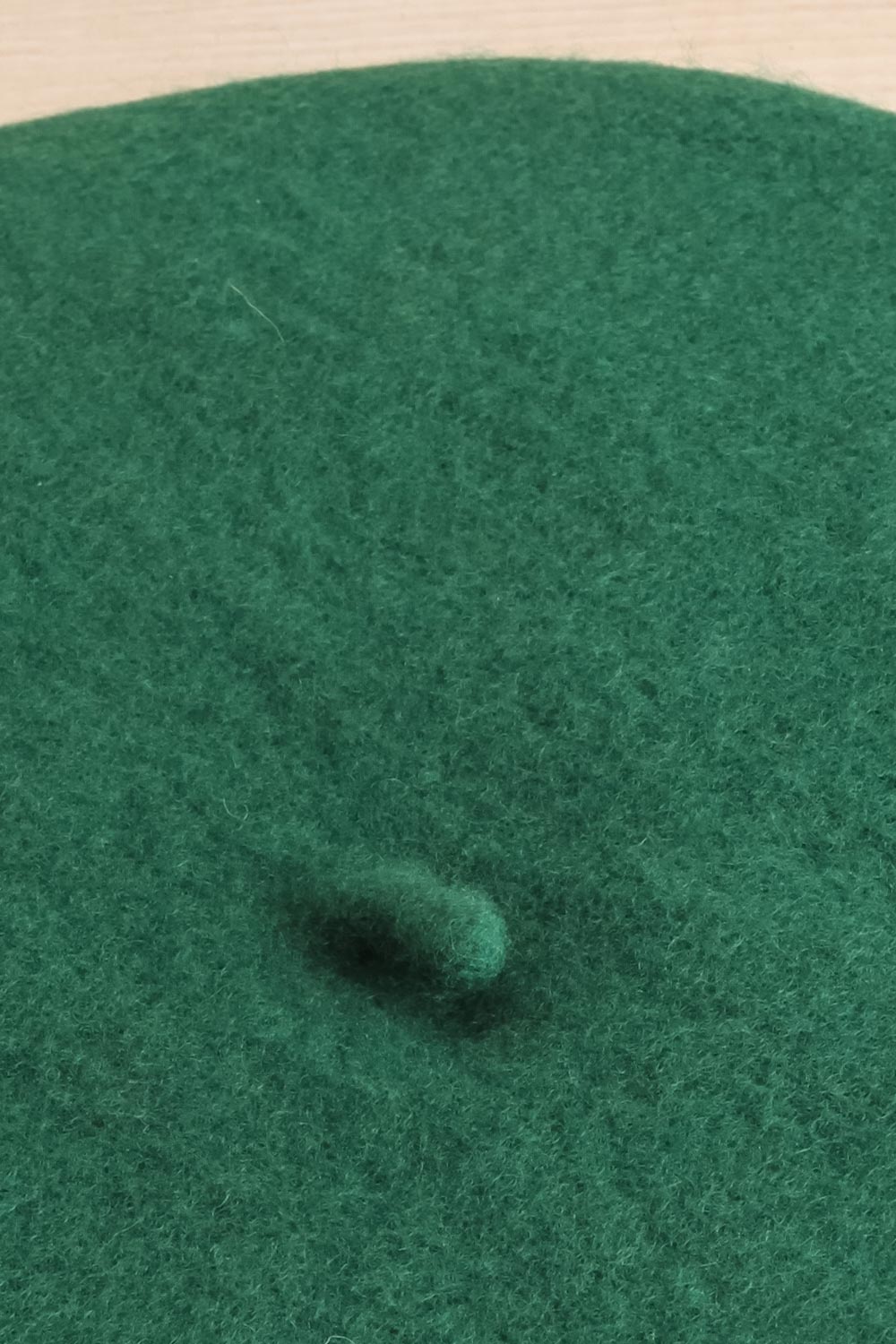 Oshakati Green Beret | La petite garçonne flat close-up