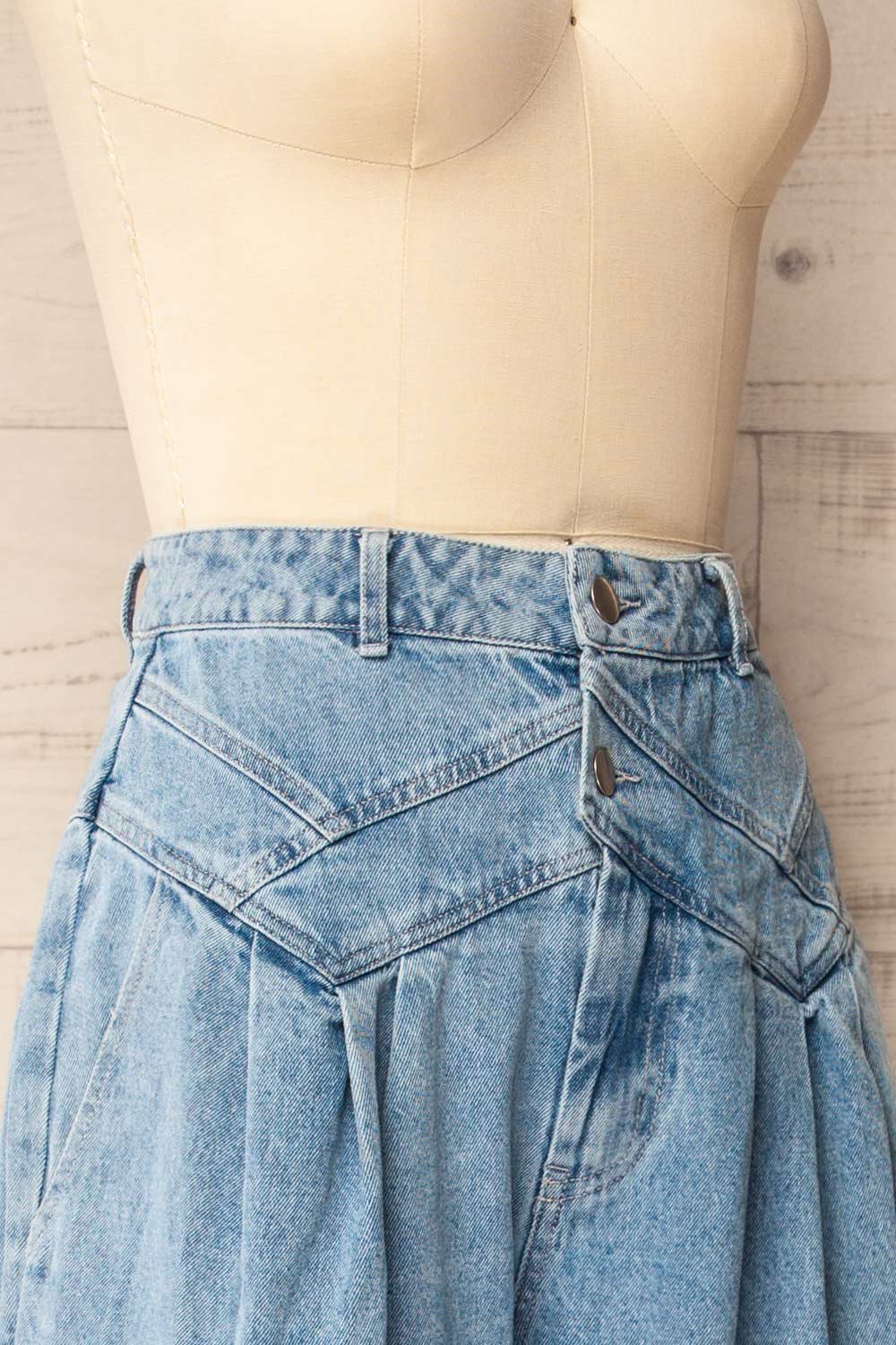 Ottawa Wide-Leg Jeans with Criss-Cross Front | La petite garçonne side