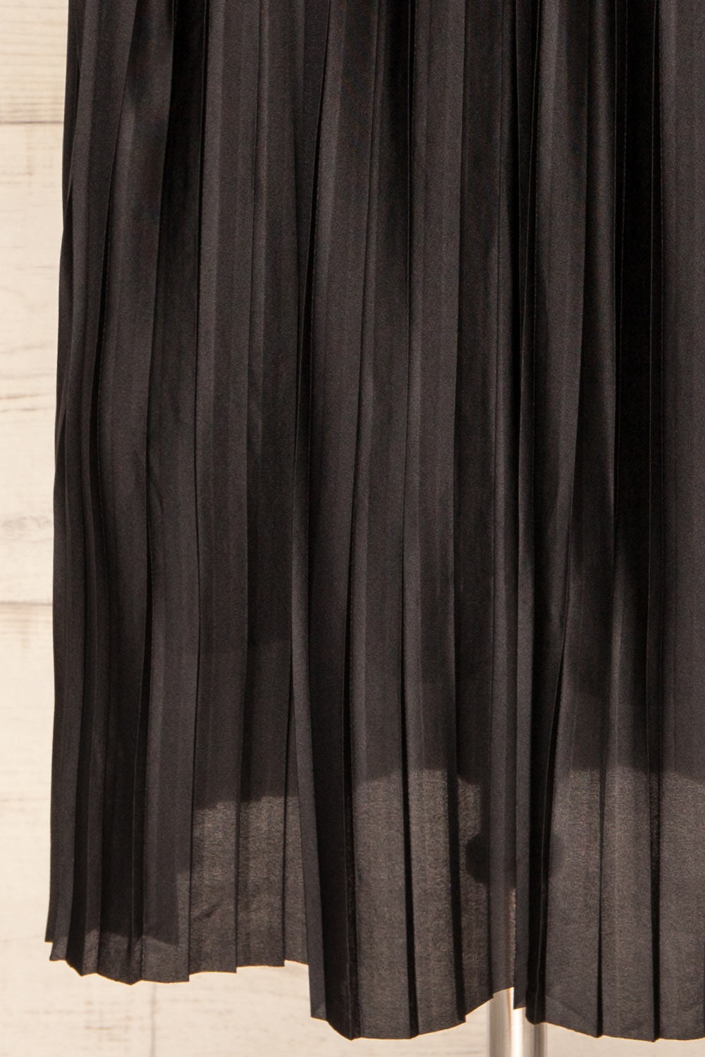 Padstow Black Sleeveless Pleated Midi Dress | La petite garçonne bottom