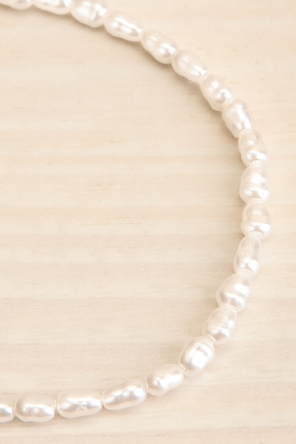 Plynn Gold Freshwater Pearl Bracelet | La petite garçonne close-up