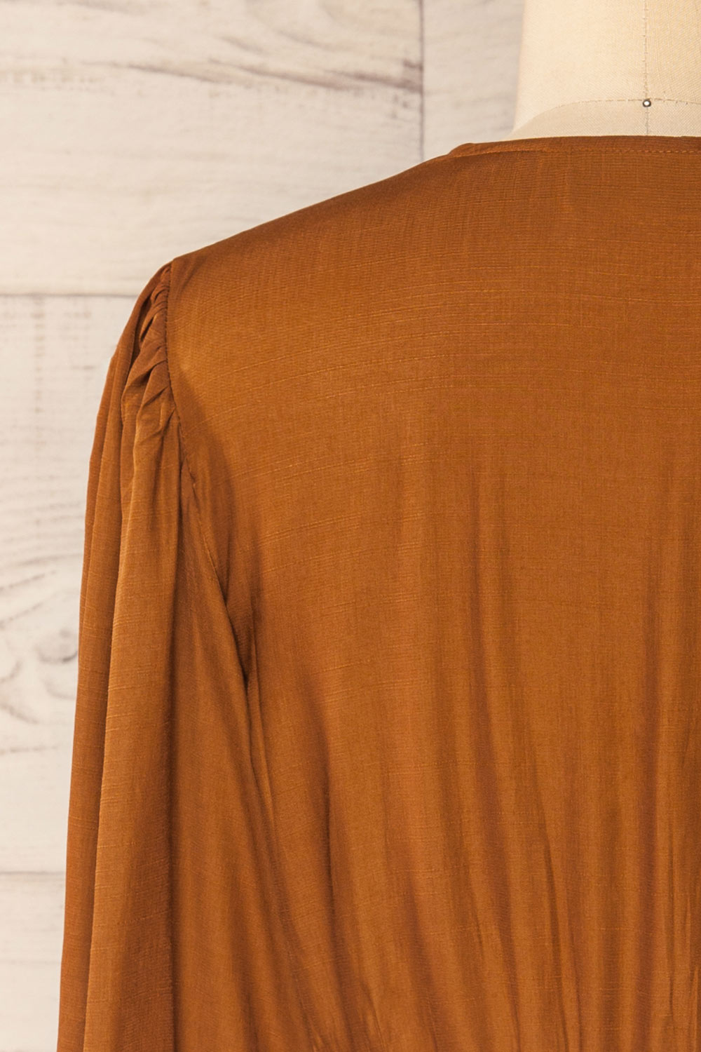 Praia Cropped Brown Blouse | La petite garçonne back close-up