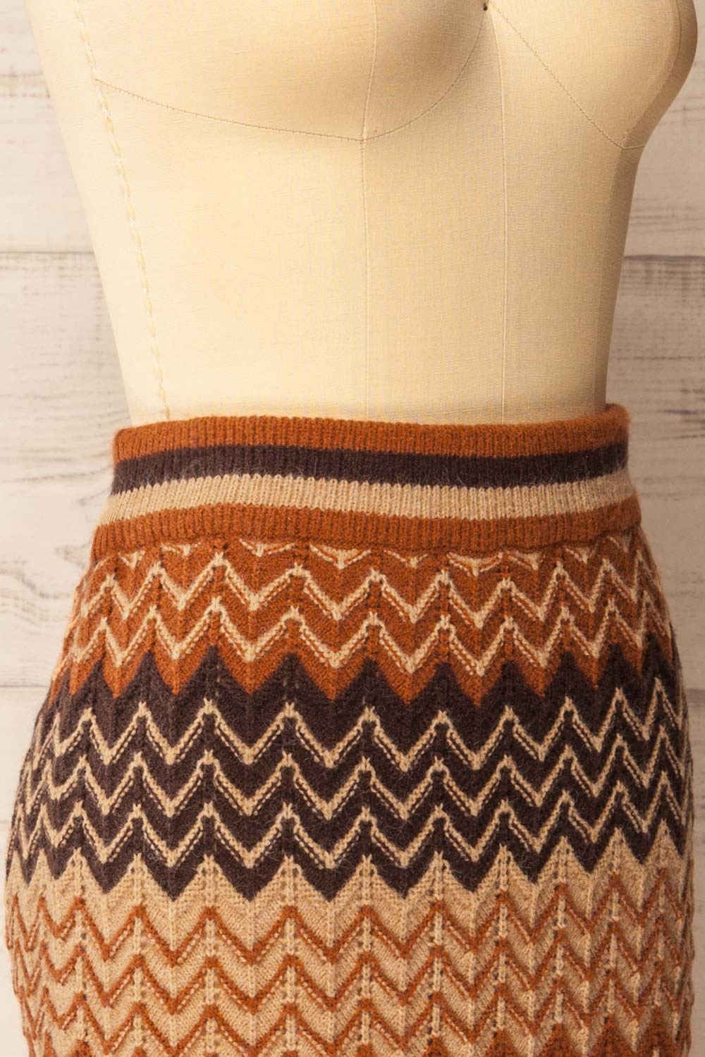 Prehevil Long Knitted Herringbone Skirt | La petite garçonne side