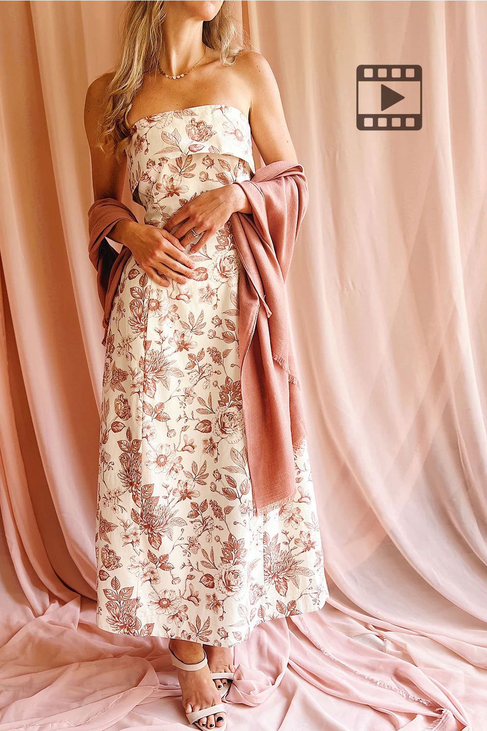 Video of the Louna Brown | Strapless Floral Faux Linen Dress Boutique 1861 on model