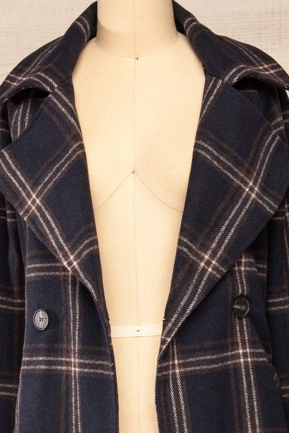 Queenstown Navy Plaid Trench Coat | La petite garçonne open close-up