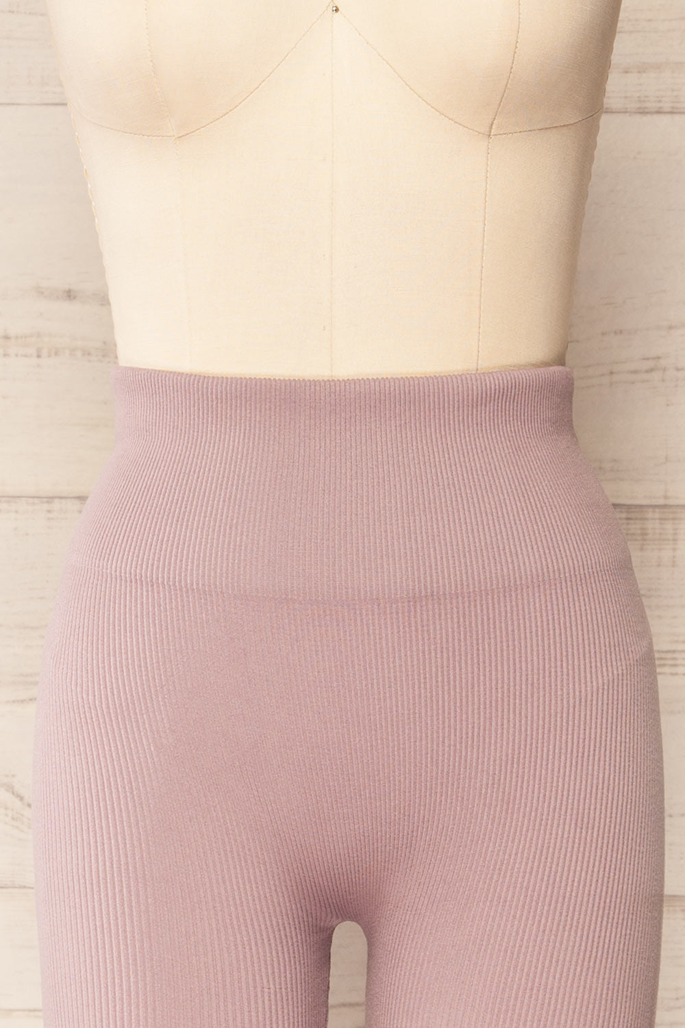 Quorena Mauve High-Waisted Ribbed Leggings | La petite garçonne front close-up