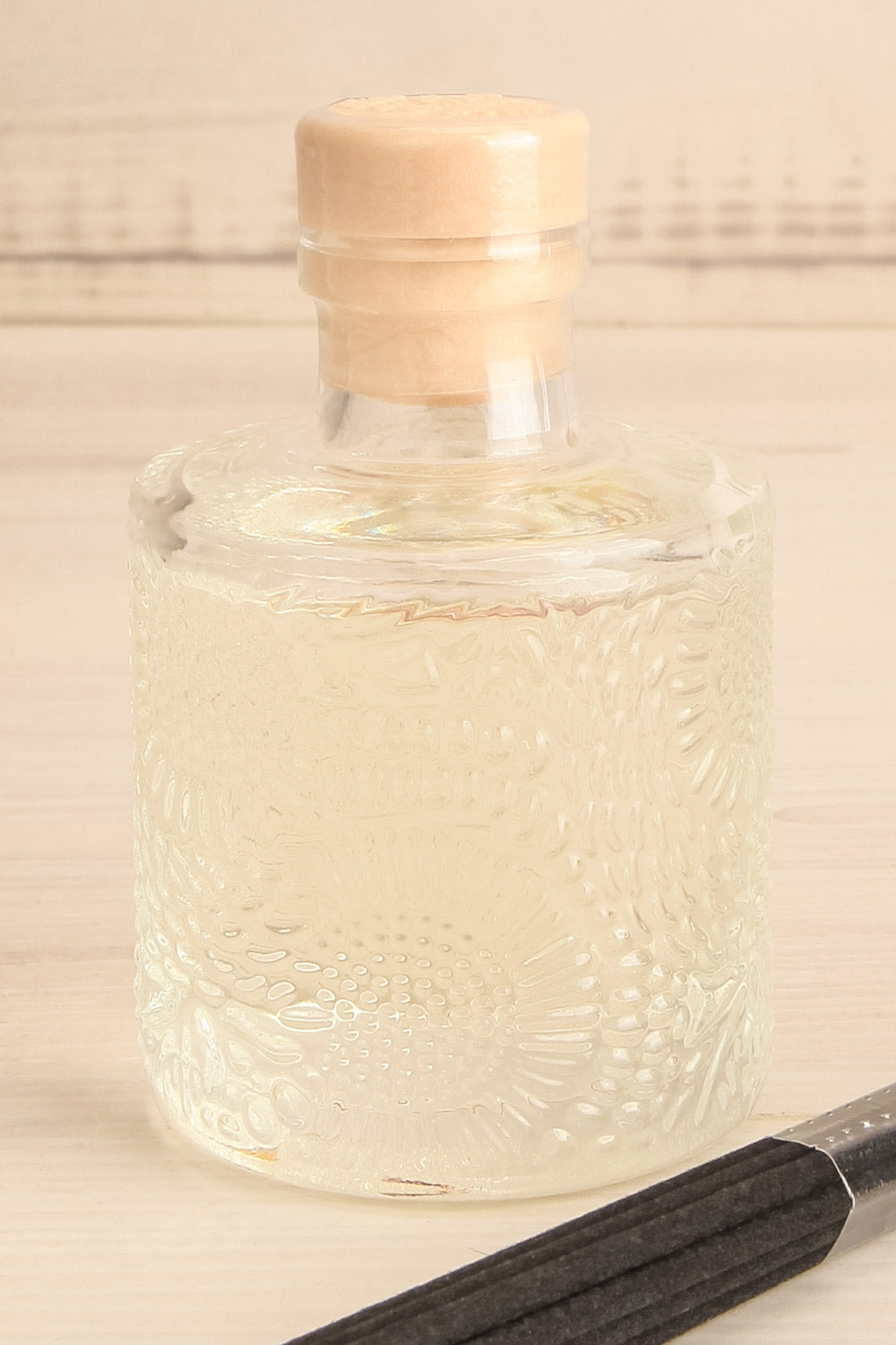 Jasmine Midnight Blooms Reed Diffuser | Maison garçonne close-up