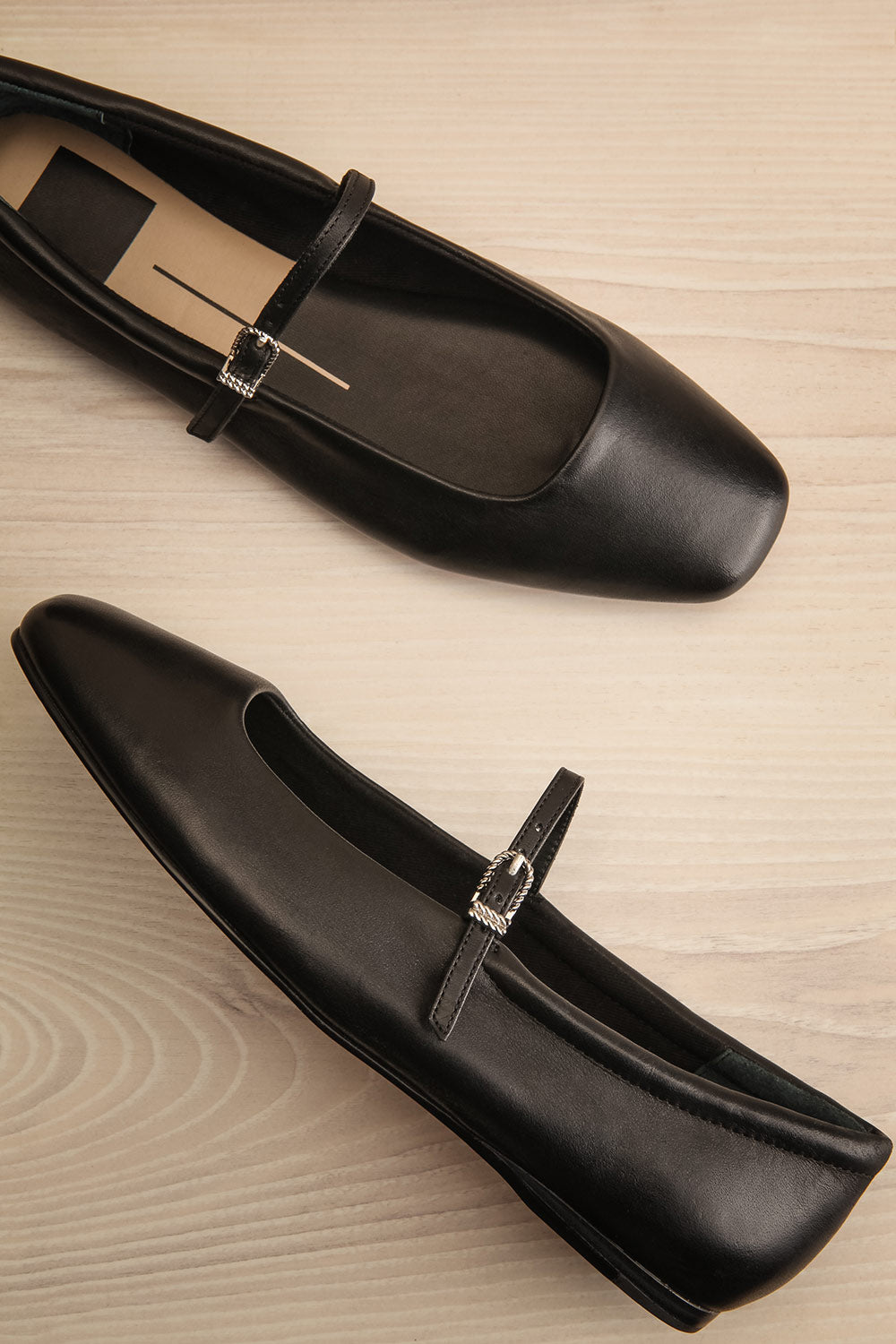 Reyes Black Flat Leather Ballerina | La petite garçonne flat view