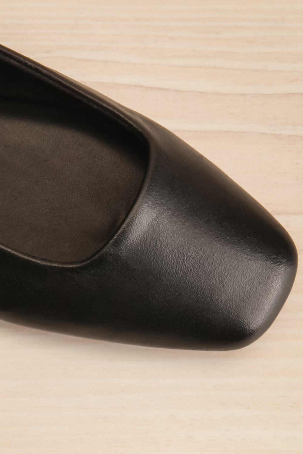 Reyes Black Flat Leather Ballerina | La petite garçonne flat