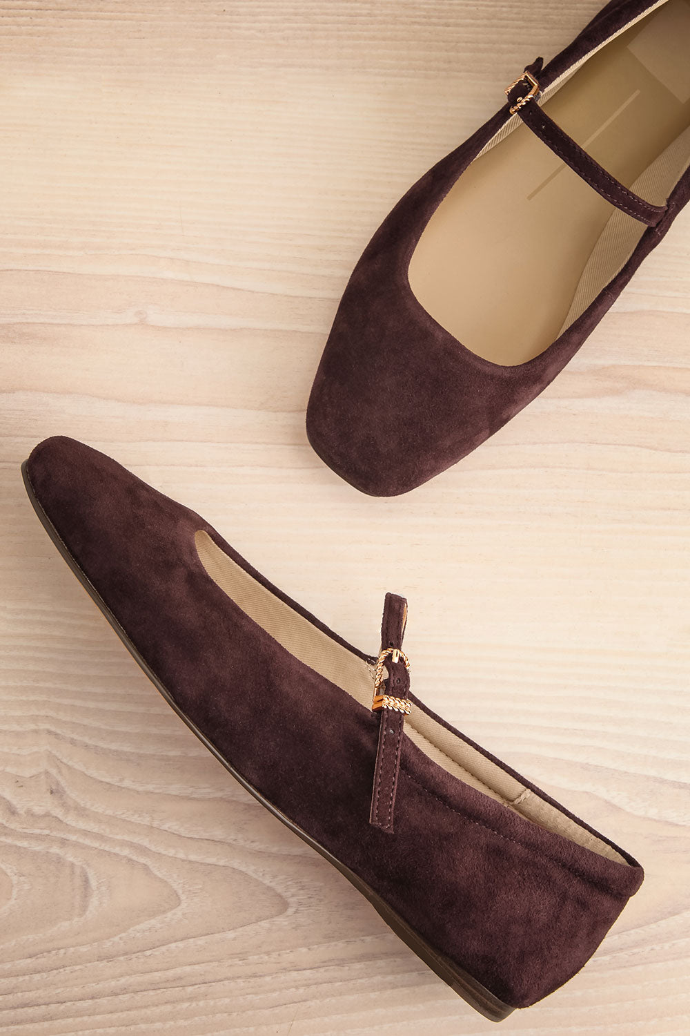Reyes Burgundy Suede Ballerina Flats | La petite garçonne flat lay