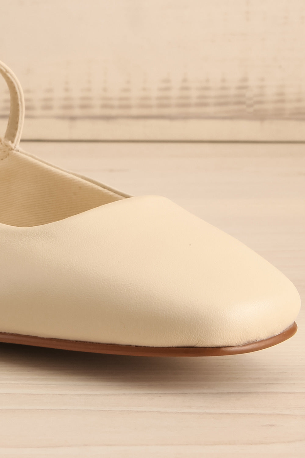 Reyes Ivory Flat Leather Ballerina | La petite garçonne 3/4