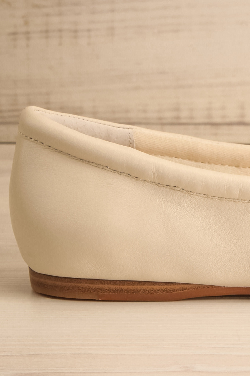 Reyes Ivory Flat Leather Ballerina | La petite garçonne side heel