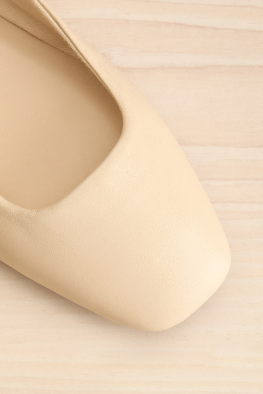 Reyes Ivory Flat Leather Ballerina | La petite garçonne flat