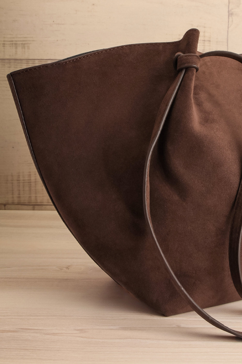 Ricotta Caramel Faux Leather Handbag | La petite garçonne side