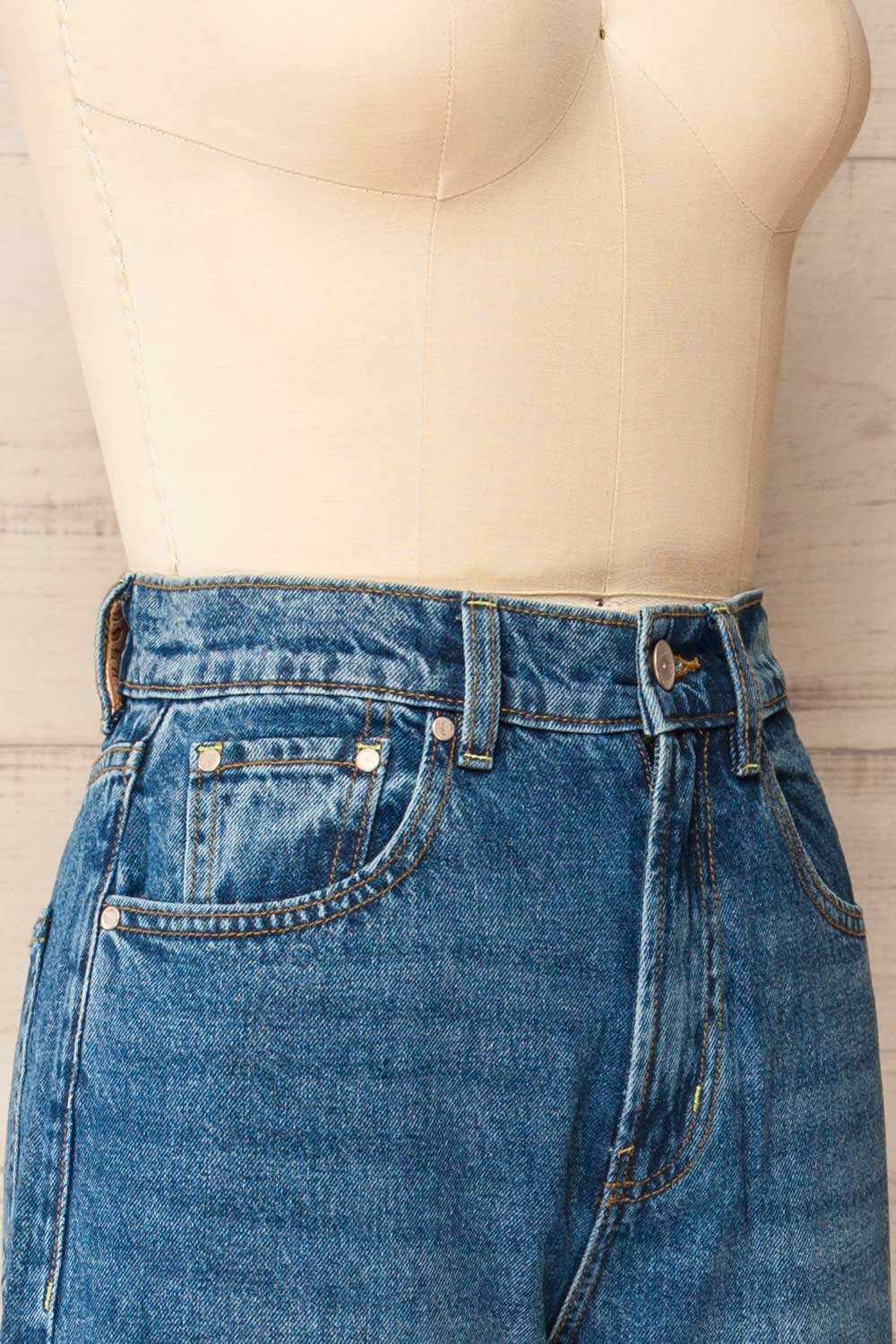 Riyadh Wide Leg Jeans | La petite garçonne side close-up