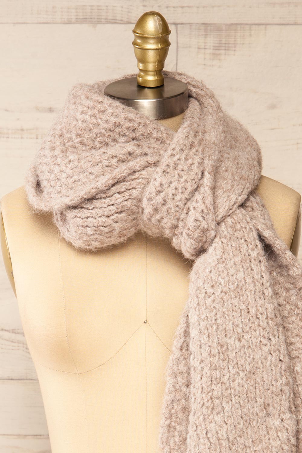 Samsun Taupe Thick Soft Knit Scarf | La petite garçonne side close-up