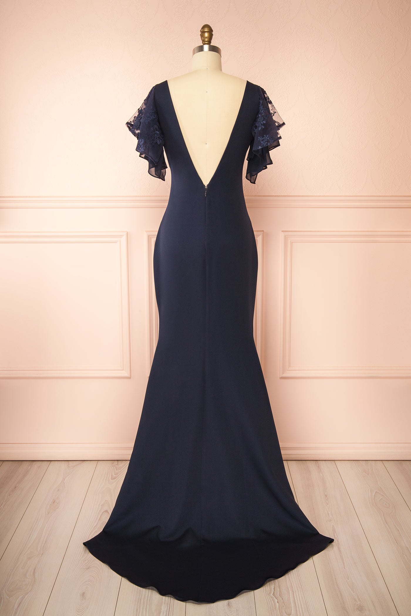 Seraphina Navy | Robe Maxi Sirène avec Manches Volantes en Dentelle par Arti Gogna