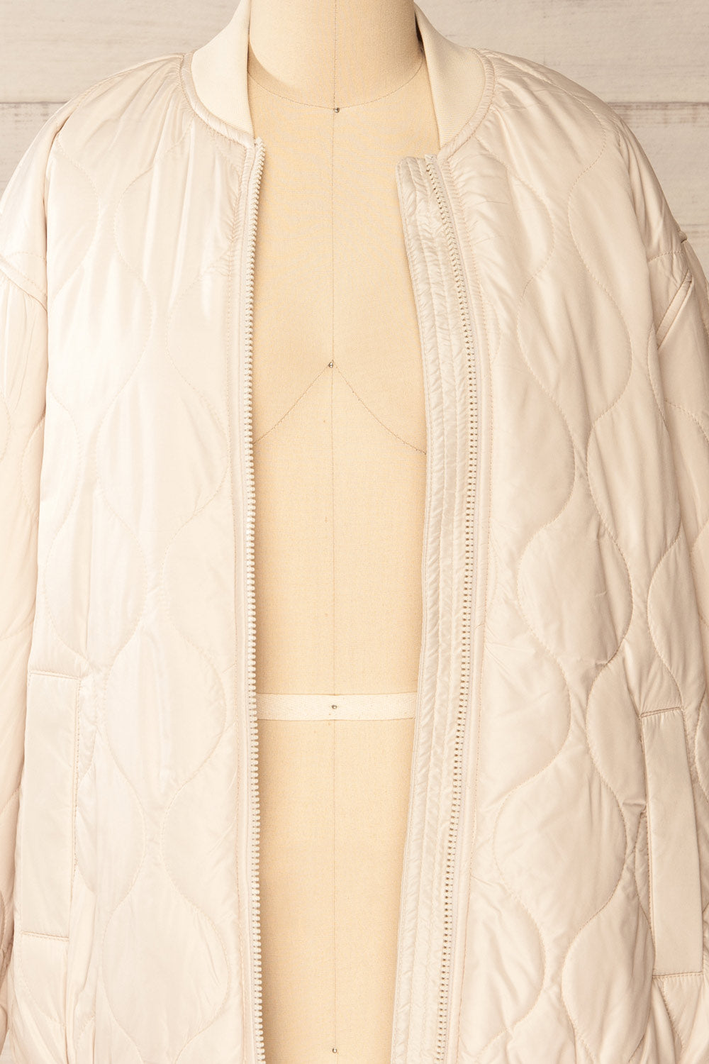 Seravalle Beige Quilted Jacket | La petite garçonne open close-up