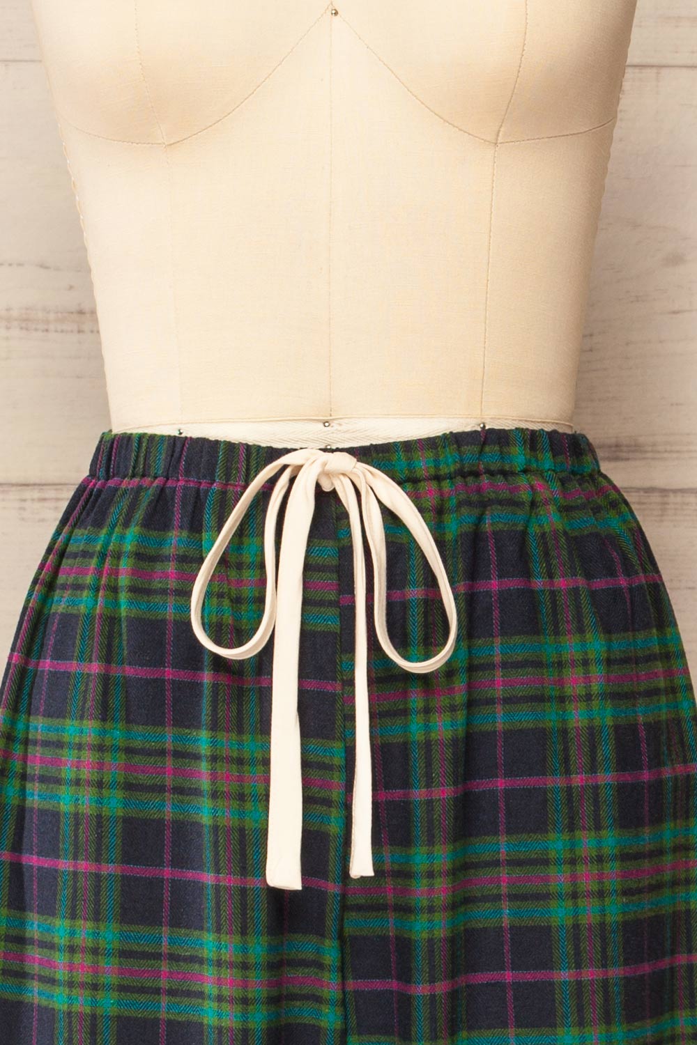 Set Lyla Green Plaid Pyjama Set | La petite garçonne bottom close-up