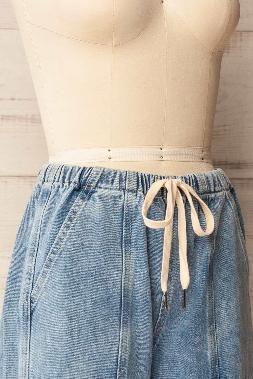 Seymour Washed Blue Barrel-Leg Jeans | La petite garçonne side