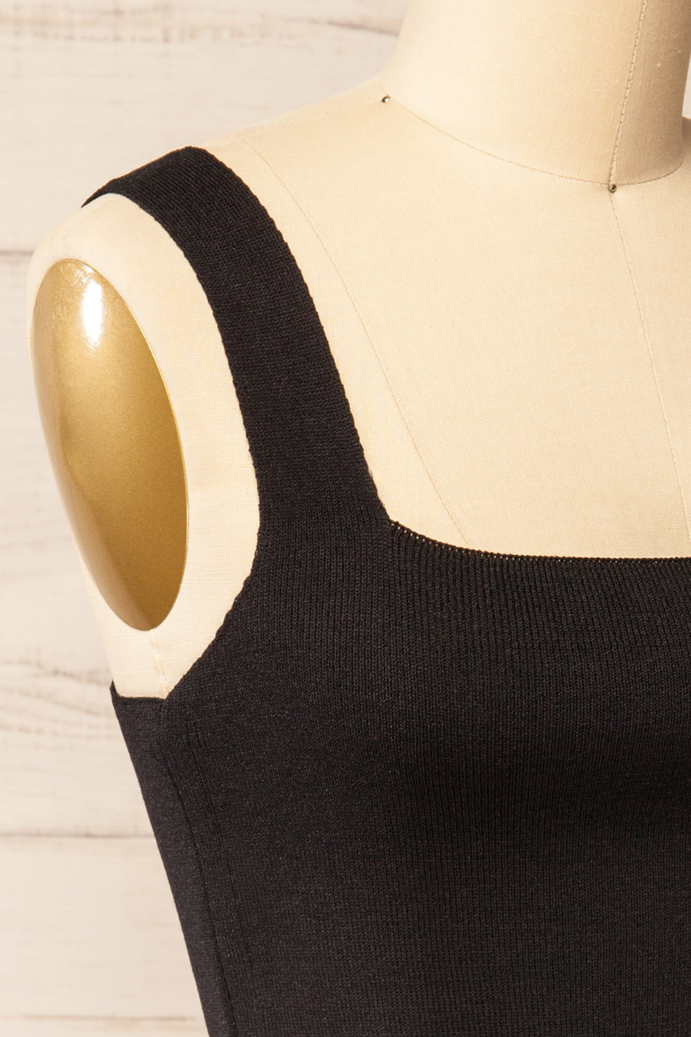 Shandaken Cropped Black Top w/ Scalloped Hem | La petite garçonne side