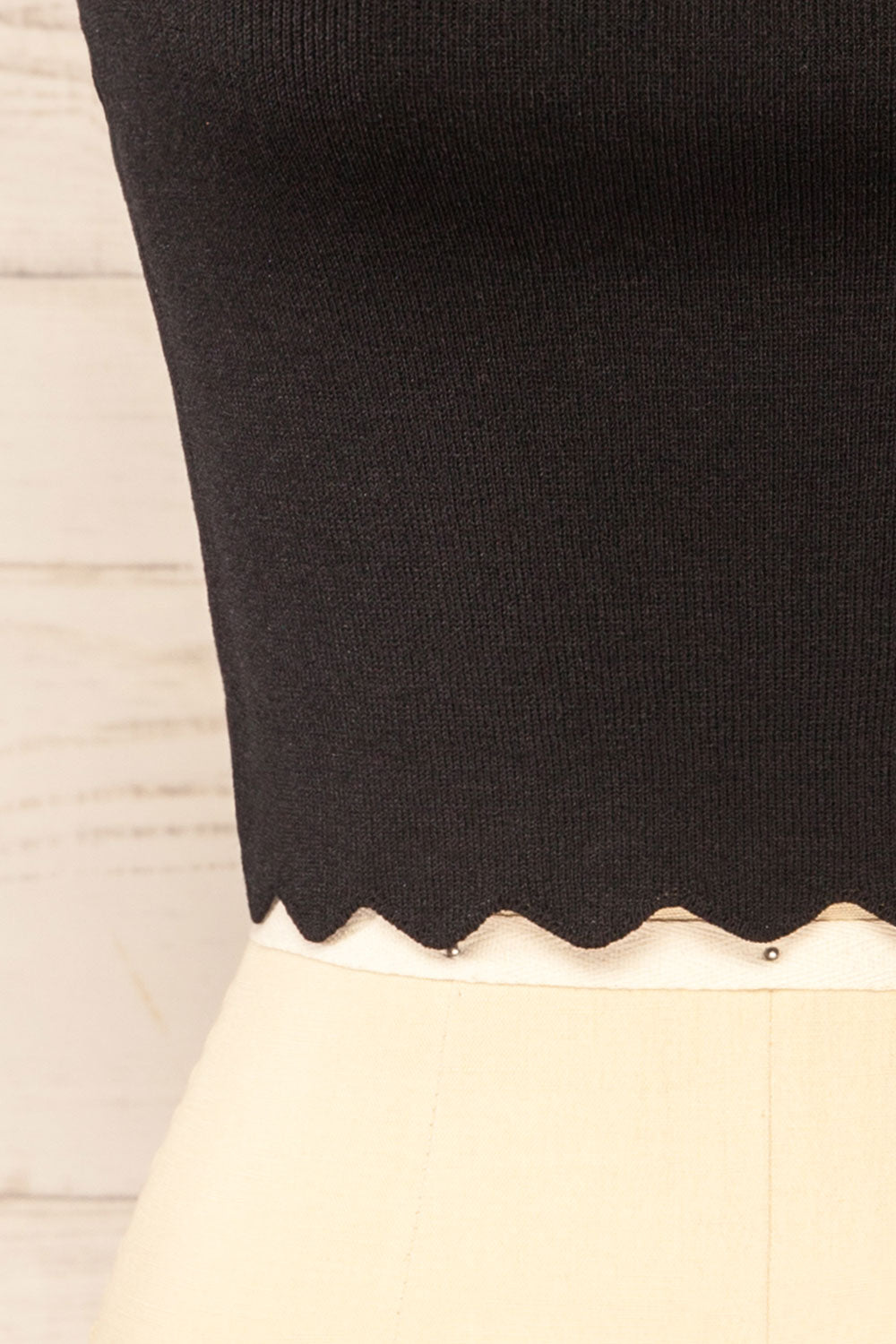 Shandaken Cropped Black Top w/ Scalloped Hem | La petite garçonne bottom