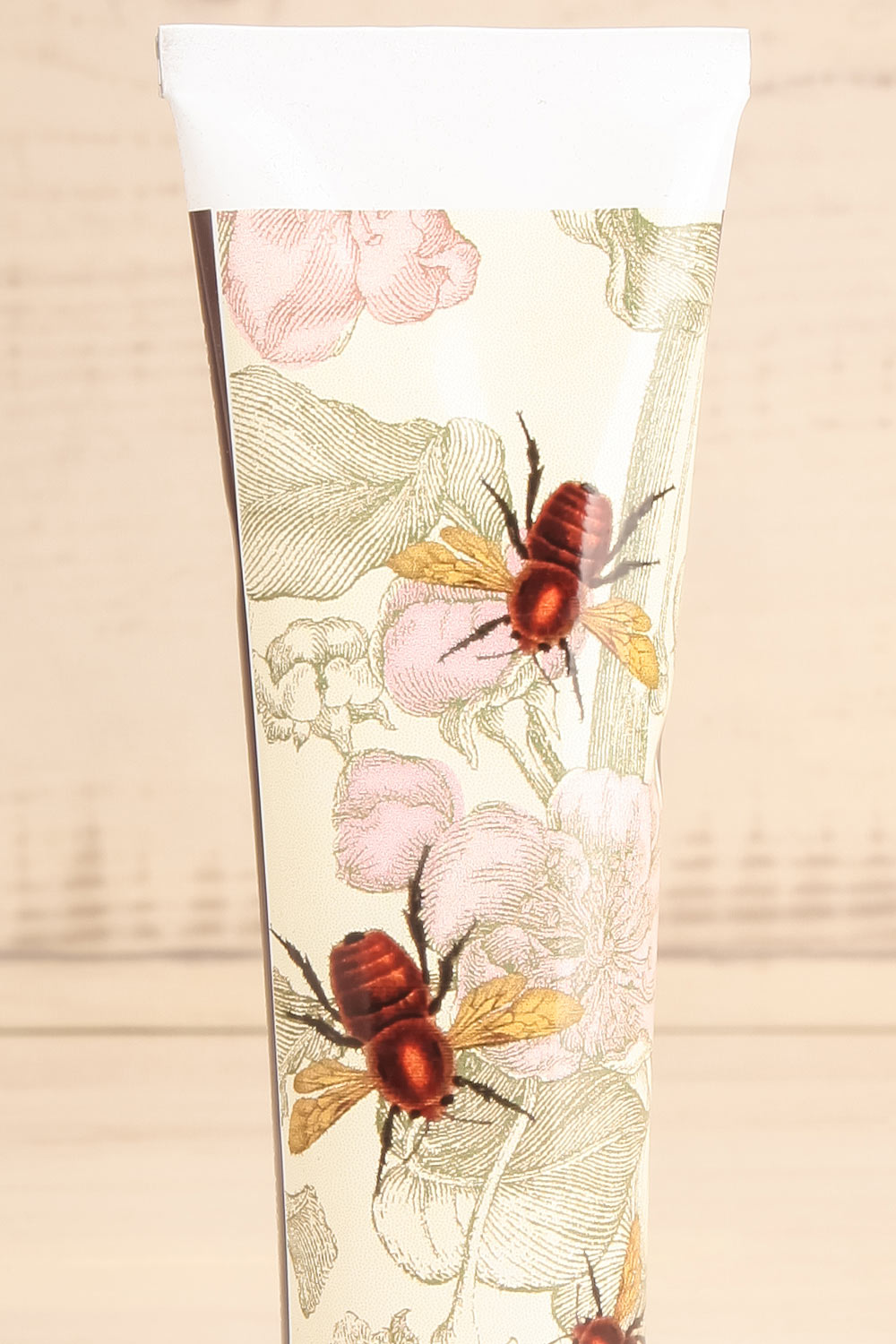 Handcream - Honey & The Moon close-up