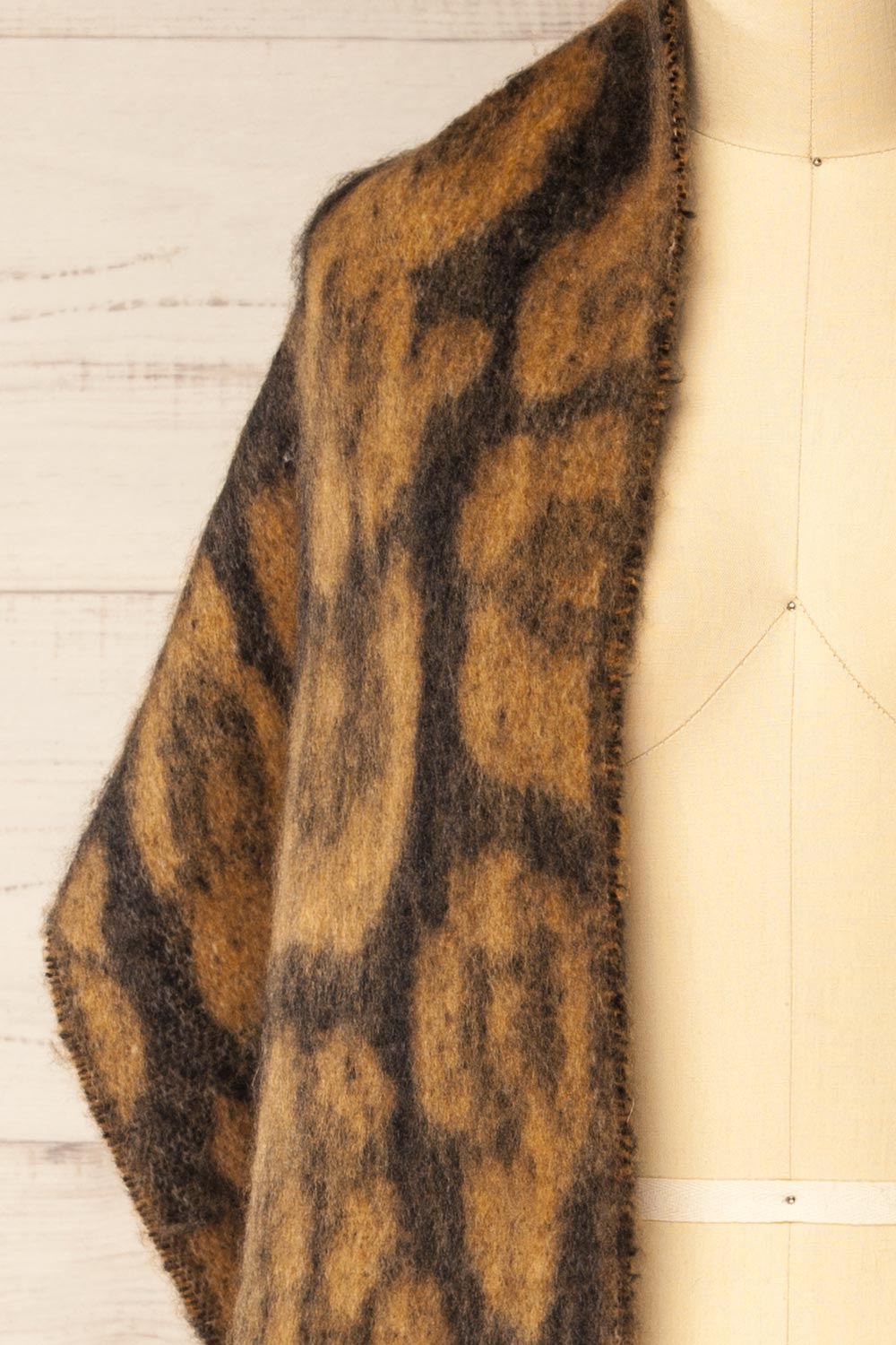 Sidhing Soft Knit Oversized Leopard Print Scarf | La petite garçonne shawl