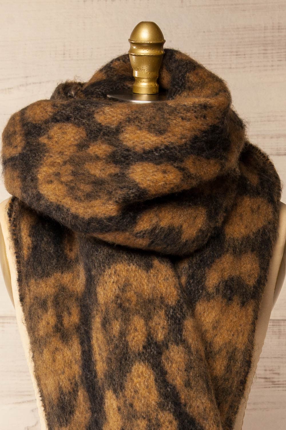 Sidhing Soft Knit Oversized Leopard Print Scarf | La petite garçonne middle