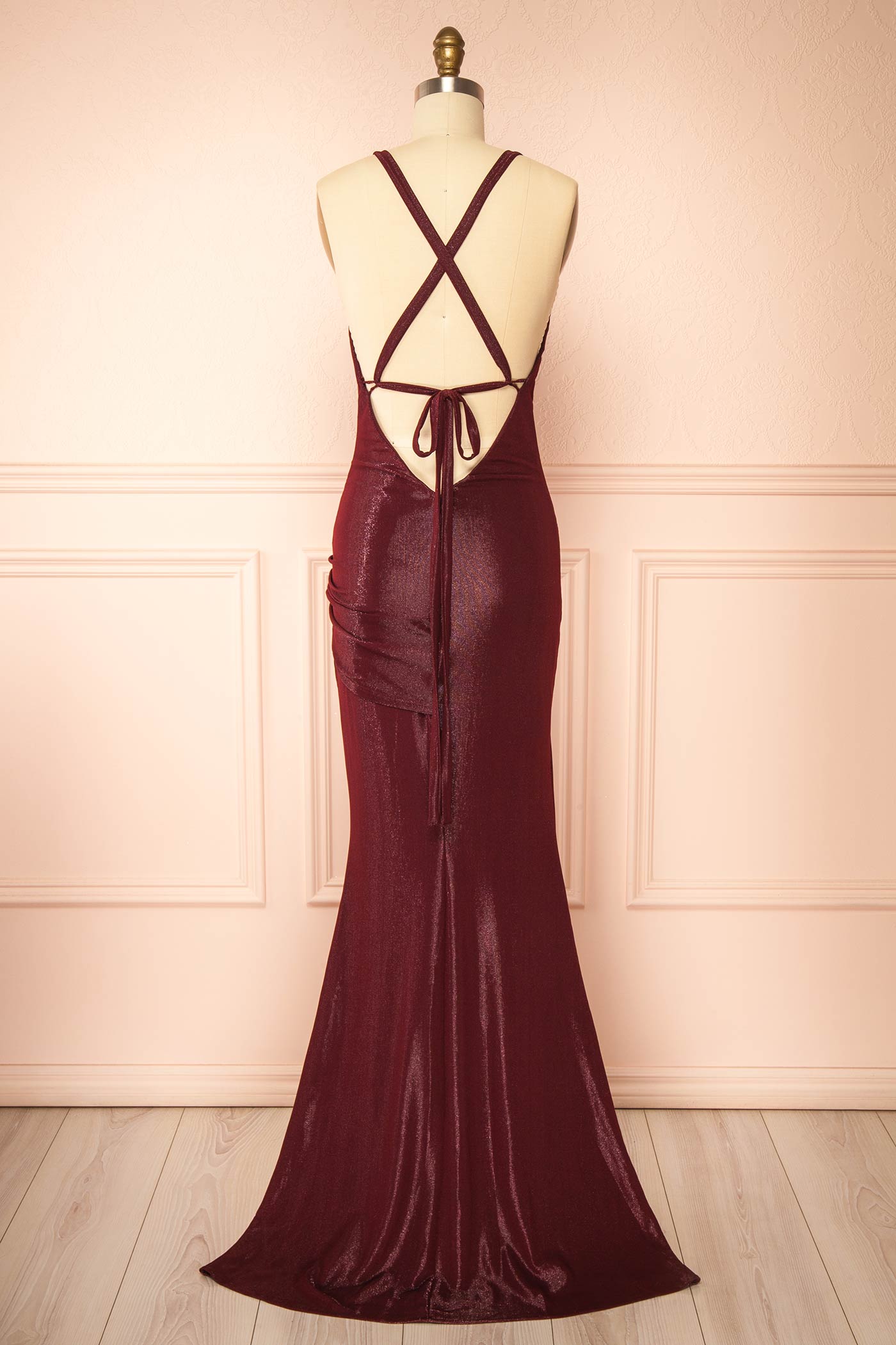 Siham Bourgogne | Robe Maxi Scintillante à Dos Ouvert