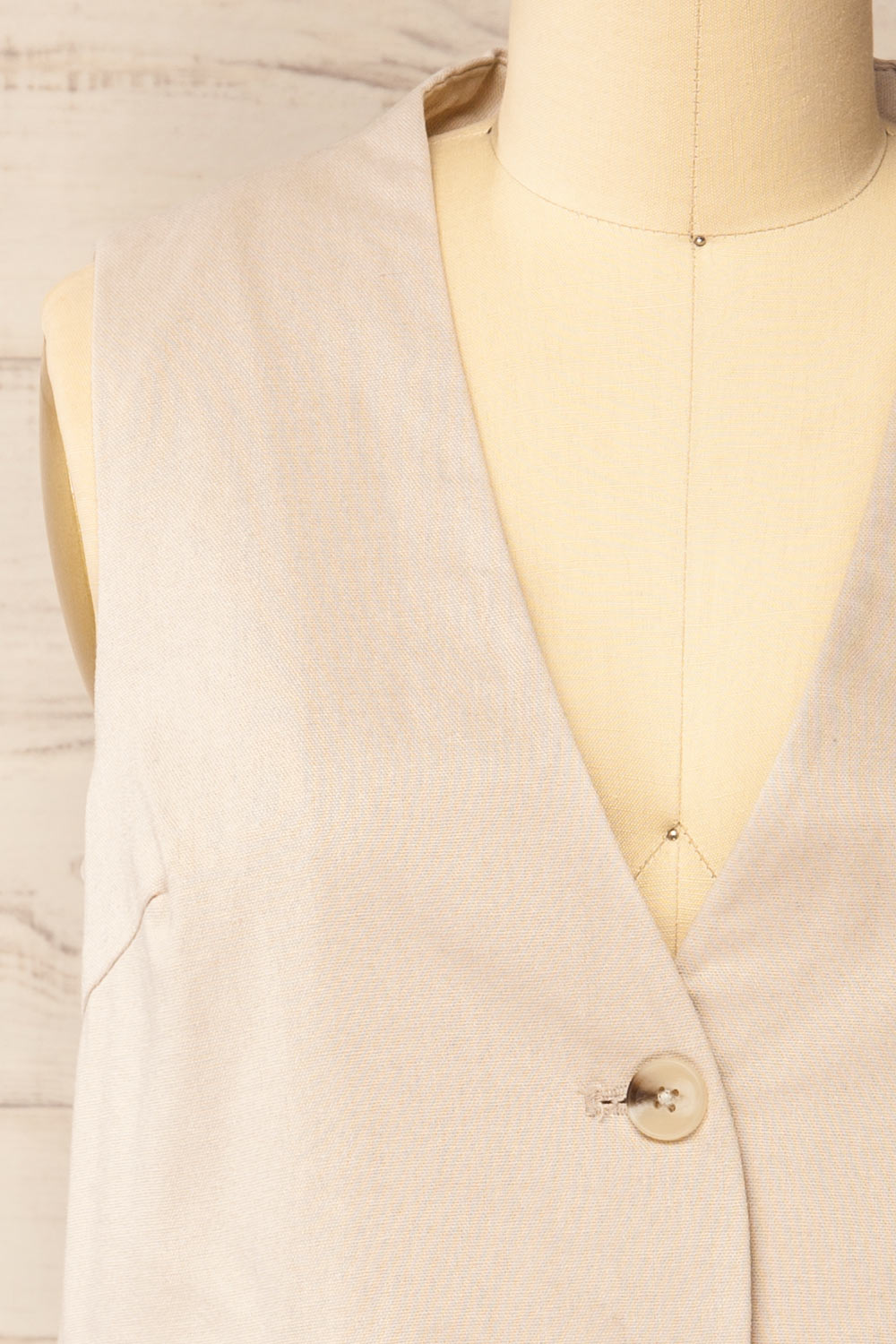 Sinuwa Sleeveless Light Taupe Blazer | La petite garçonne front