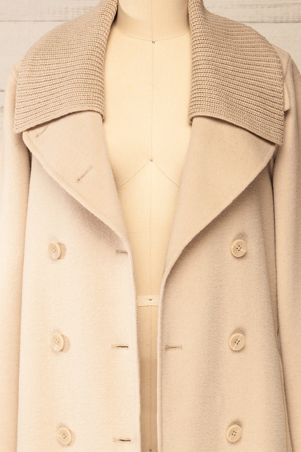 Strasbourg Long Beige Wool Coat w/ Belt | La petite garçonne open close-up