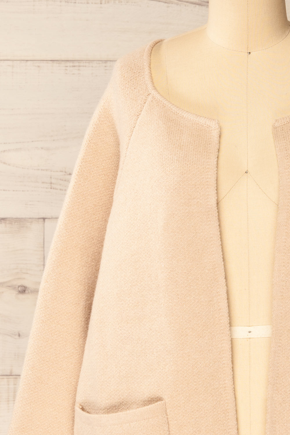 Stuttgart Beige Thick Knit Open Cardigan | La petite garçonne front close-up