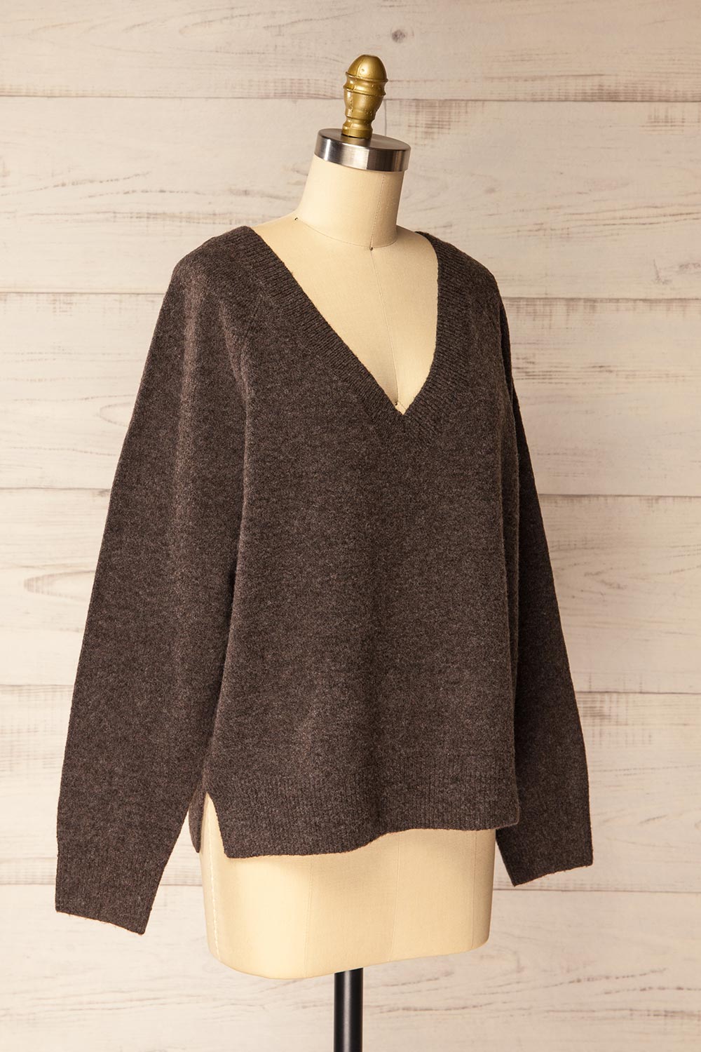 Temora Oversized Brown V-Neck Sweater | La petite garçonne side view