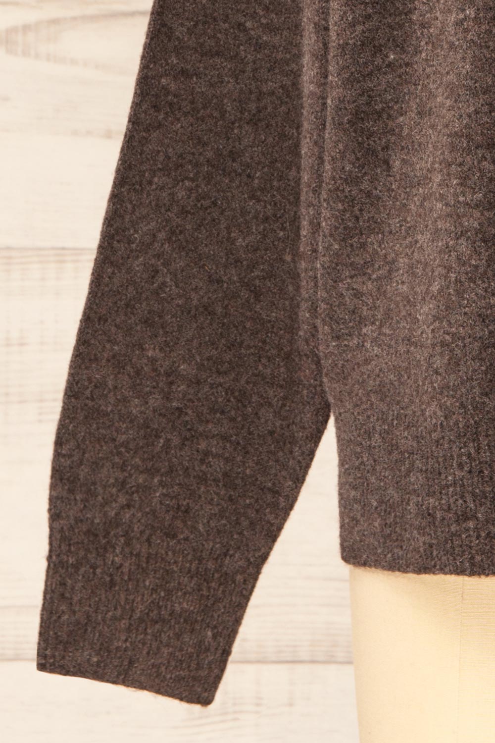 Temora Oversized Brown V-Neck Sweater | La petite garçonne sleeve