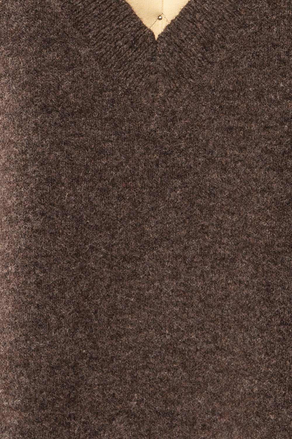 Temora Oversized Brown V-Neck Sweater | La petite garçonne fabric