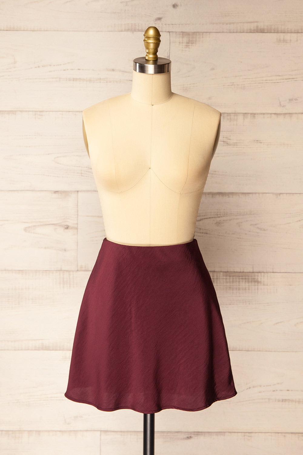 Tesselle Short Burgundy Satin Skirt | La petite garçonne front view