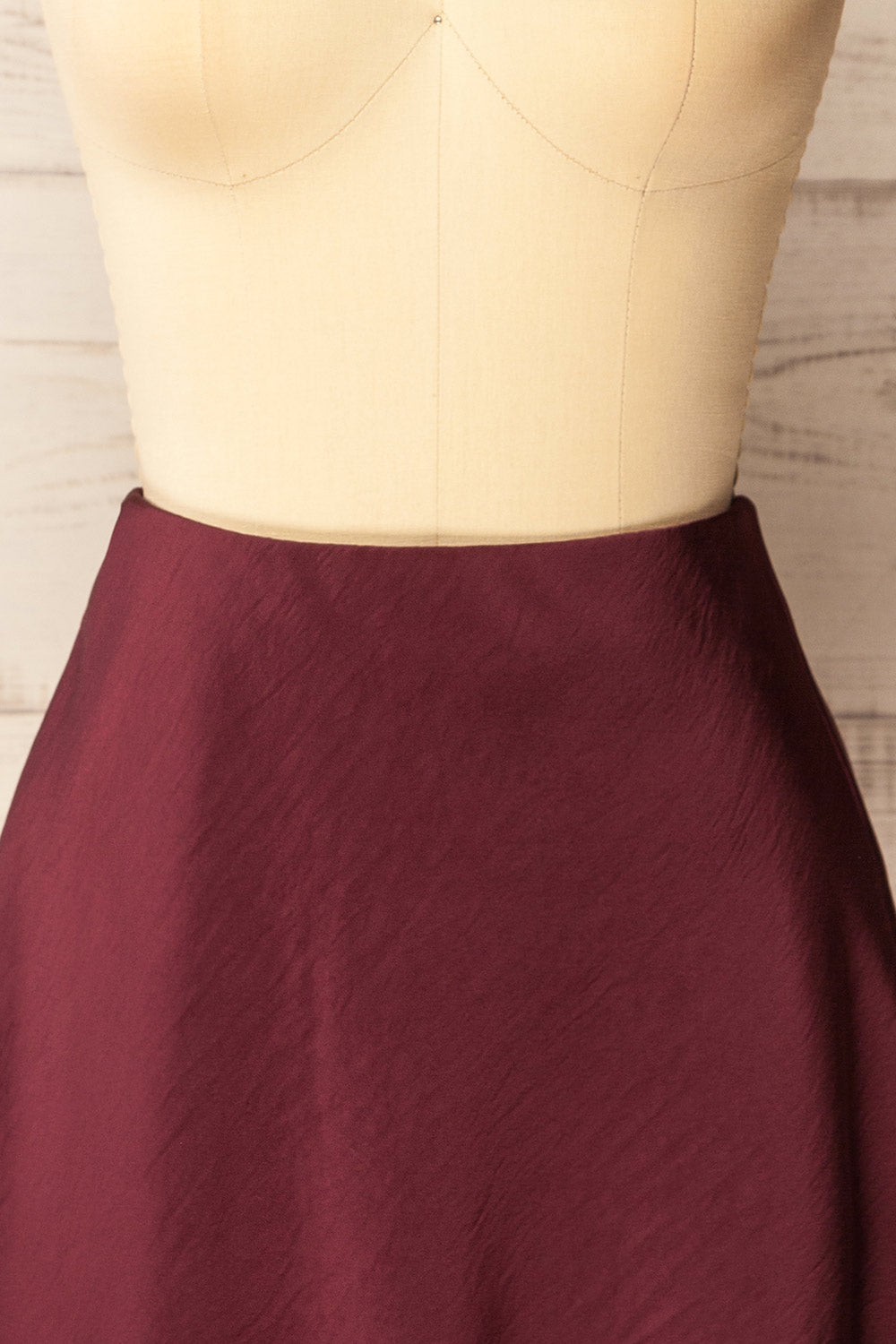 Tesselle Short Burgundy Satin Skirt | La petite garçonne front
