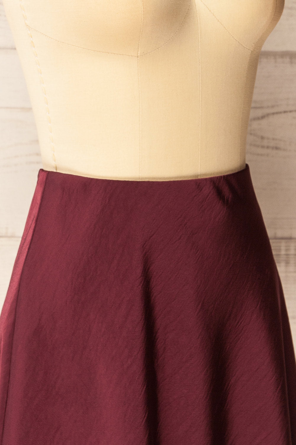 Tesselle Short Burgundy Satin Skirt | La petite garçonne side