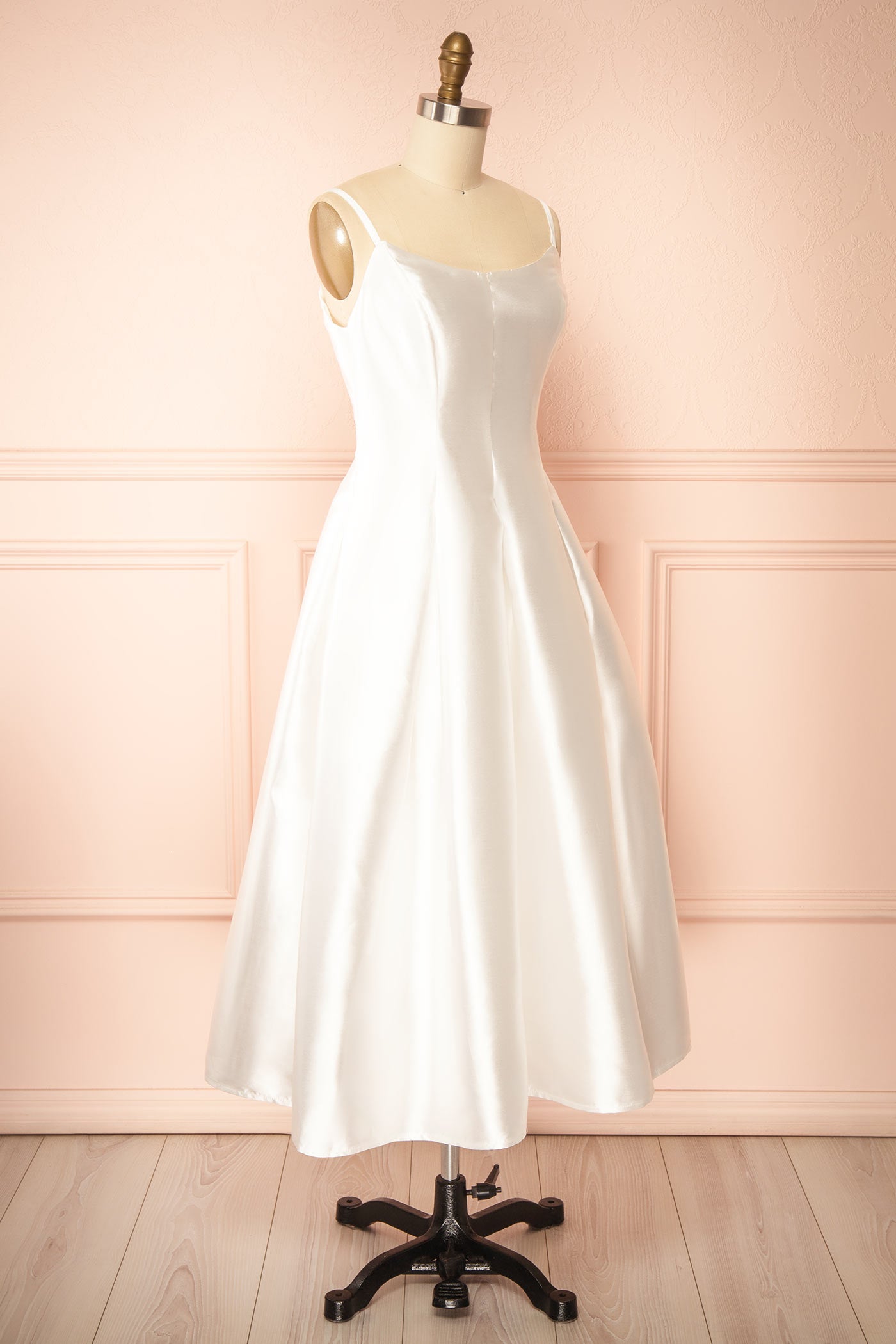 Thalix Ivoire | Robe Midi Satinée avec Poches et Dos Ouvert