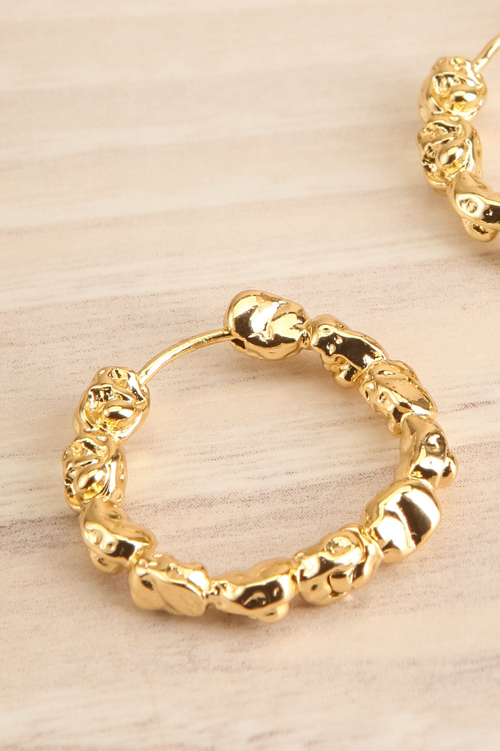 Tides Gold Textured Hoop Earrings Gold-Plated | La petite garçonne
