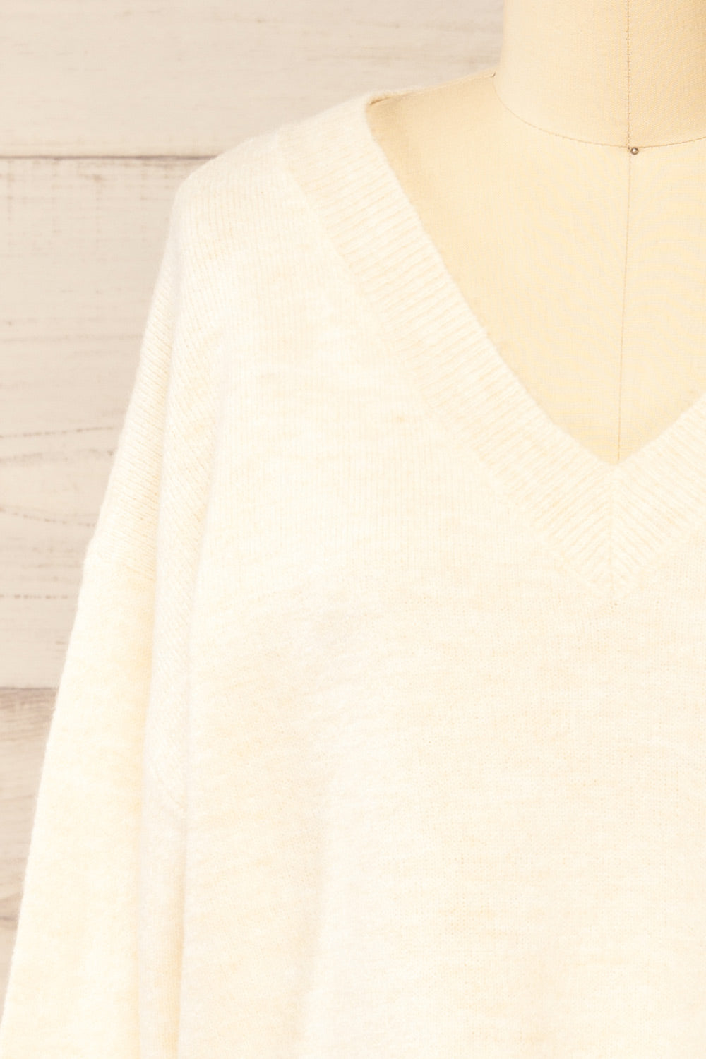 Tottenham Beige V-neck Knit Sweater | La petite garçonne front